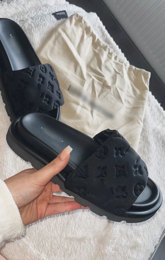 PILLOW MULES BLACK